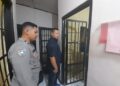 Kanit Reskrim Bersama Anggota Jaga Rutin Cek Dan Control Ruang Tahanan Polsek Sukalarang Antisipasi Tahanan Melarikan Diri