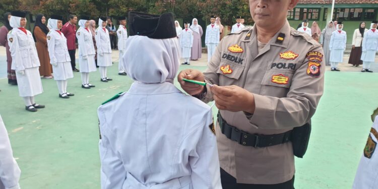 Polsek Kebonpedes Menghadiri Pengukuhan Paskibra Kecamatan Kebonpedes