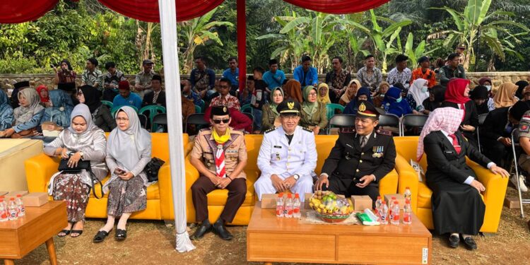 Kapolsek Cireunghas Hadiri Upacara Bendera HUT Proklamasi Kemerdekaan RI ke 79 Tingkat Kecamatan Cireunghas
