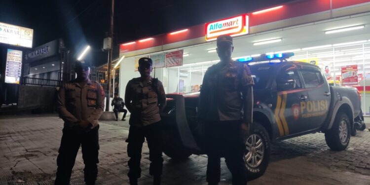 Polsek Kadudampit laksanakan KRYD malam minggu antisipasi gukamtibmas.