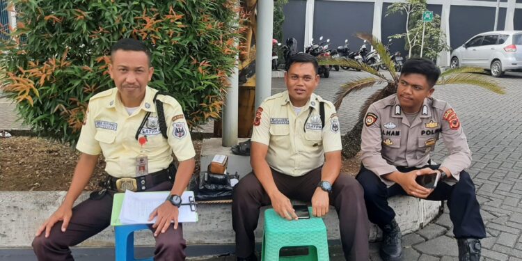 Sambangi  Petugas Satpam, Sampaikan Himbauan Kamtimbas