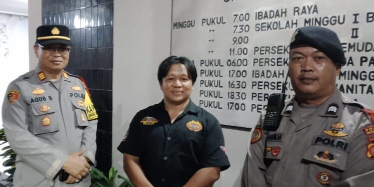 Polisi Rutin Ciptakan Keamanan,  Pam Gereja Setiap Hari Minggu