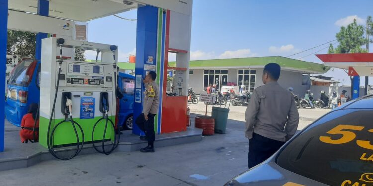 Unit Samapta Polsek Sukalarang Laksanakan Patroli Dialogis Untuk Menjamin Keamanan Masyarakat
