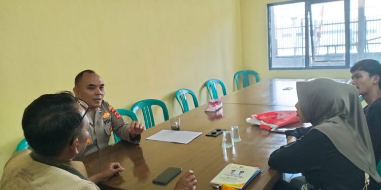 Bhabinkamtibmas Polsek Cireunghas Laksanakan Sambang Desa