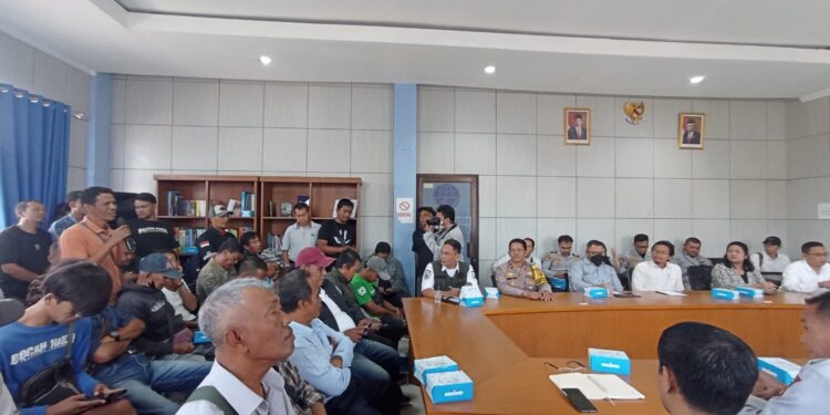 Guna Meningkatkan Pelayanan Transportasi Umum Sopir Angkot Lakukan Audiensi dengan Dishub Kota dan Kab Sukabumi