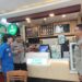 Anggota Patroli sambang Alfamart dan Indomart di malam hari berikan  himbauan kamtibmas
