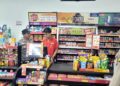 Polsek Sukalarang Patroli Toko Minimarket dan Dialogis dengan Masyarakat
