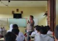 , Bhabinkamtibmas Desa Pasirhalang Bripka Asep Hendra mengadakan penyuluhan bahaya narkoba dan kenakalan remaja