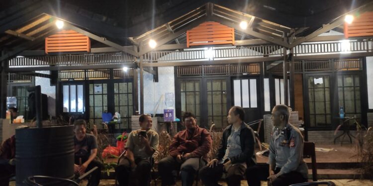 Patroli mobile rutin Polsek Kadudampit untuk mengantisipasi gangguan kamtibmas  di wilayah hukum polsek kadudampit