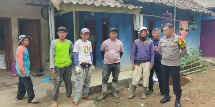 Menjelang pelaksanaan Pilkada, Bhabinkamtibmas laksanakan silaturahmi bersama Masyarakat