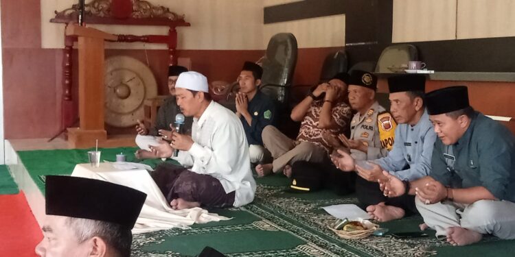 Kapolsek Sukaraja hadiri dan ikuti kegiatan pengajian rutin bulanan tingkat Kecamatan Sukaraja