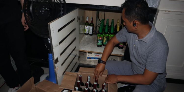 Jajakan Miras, THM Berkedok Tempat Karaoke Keluarga di Sukabumi Dirazia Polisi 