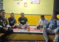 Bhabinkamtibmas Lakukan  Dialogis Sampaikan Pesan Kamtibmas kepada  Masyarakat di malam hari