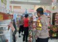 Sampaikan Himbauan Kamtibmas Kepada Karyawan Minimarket saat Patroli Siang