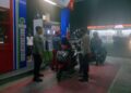 Polisi Sambangi SPBU Malam Hari, Sampaikan Pesan Kamtibmas