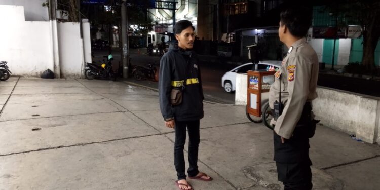 Dialogis dan himbauan kepada Petugas parkir oleh Anggota Polsek Gunungpuyuh