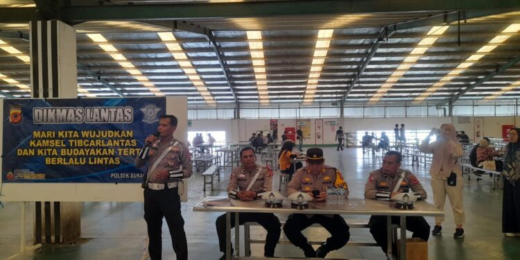 Unit Lantas Polsek Sukalarang Lakukan Penyuluhan Tertib Berlalu Lintas di PT. GSI 2 Kecamatan Sukalarang