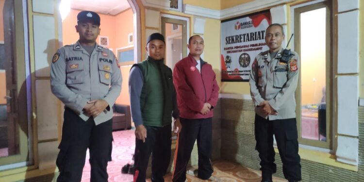 Patroli mobile rutin Polsek Kadudampit untuk mengantisipasi gangguan kamtibmas  di wilayah hukum polsek kadudampit