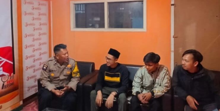 Patroli mobile rutin Polsek Kadudampit untuk mengantisipasi gangguan kamtibmas  di wilayah hukum polsek kadudampit