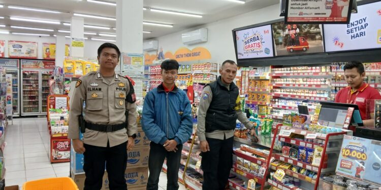 Patroli sambang Alfamart dan Indomart beri himbauan kamtibmas
