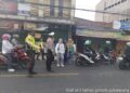 Antisipasi Kemacetan Pagi, Unit Lantas Polsek Sukalarang Melaksanakan Gatur Lalin Saat Jam Masuk Karyawan