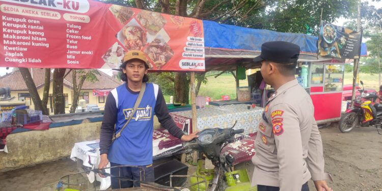 Patroli mobile rutin Polsek Kadudampit untuk mengantisipasi gangguan kamtibmas  di wilayah hukum polsek kadudampit