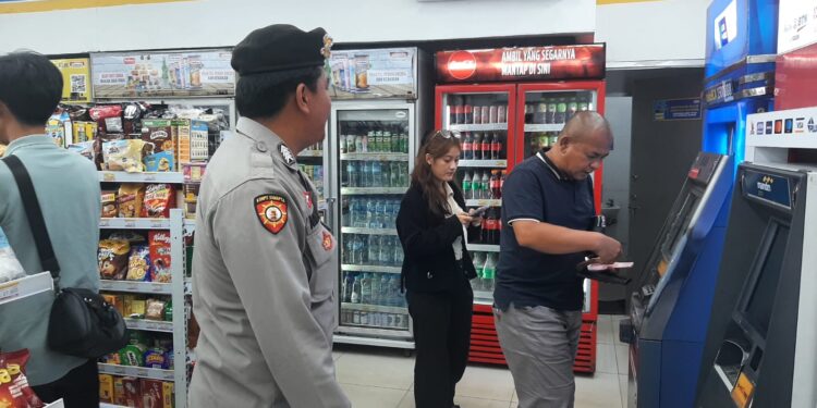 Pantau Dan Cek Mesin ATM oleh Anggota patroli   Polsek Lembursitu-Polres Sukabumi Kota