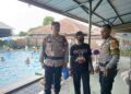 Anggota bhabinkamtibmas Polsek Lembursitu Sampaikan Himbauan Kamtibmas Pada Pengelola Dan Pengunjung