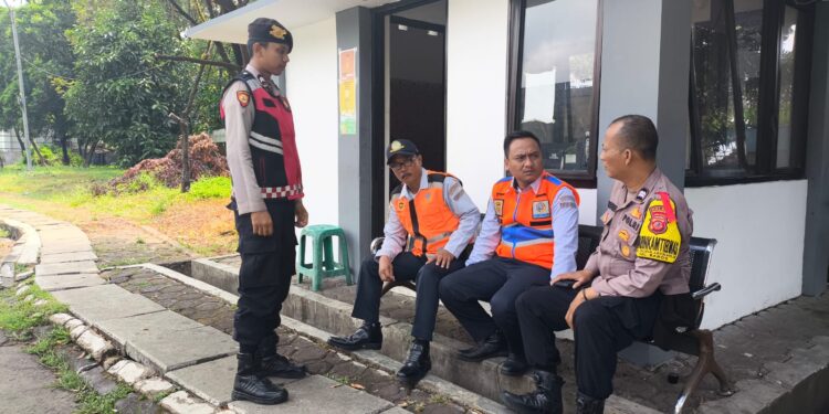 Sebar pesan kamtibmas polsek baros sambang terminal antisipasi Gangguan Kamtibmas