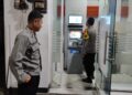 Personil Polsek Sukalarang Patroli Malam Hari Sambangi ATM BRI Cegah Kejahatan Perbankan