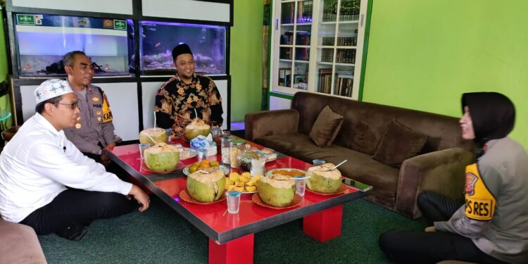 Ngariung bareng Kapolres Sukabumi kota, Kapolsek Baros sambangi PC NU kota sukabumi