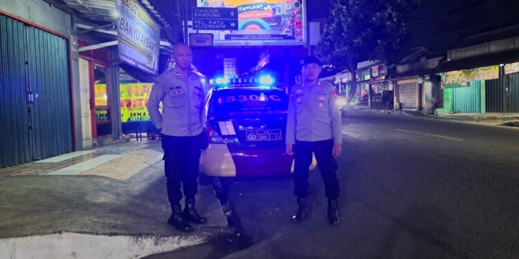 Polsek Cikole Gelar Patroli Malam, Tingkatkan Keamanan dan Ketertiban Masyarakat