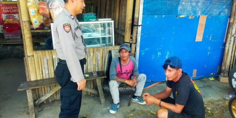 Guna menciptakan keamanan yang kondusif, unit Samapta Polsek Cibeureum Patroli Dialogis dan Sambangi Warga