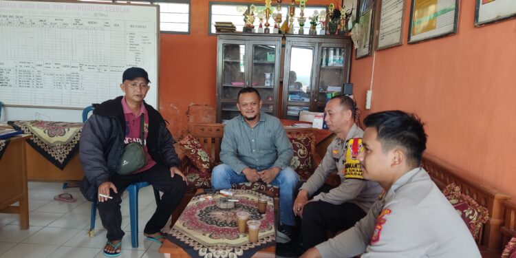 Patroli mobile rutin Polsek Kadudampit untuk mengantisipasi gangguan kamtibmas  di wilayah hukum polsek kadudampit