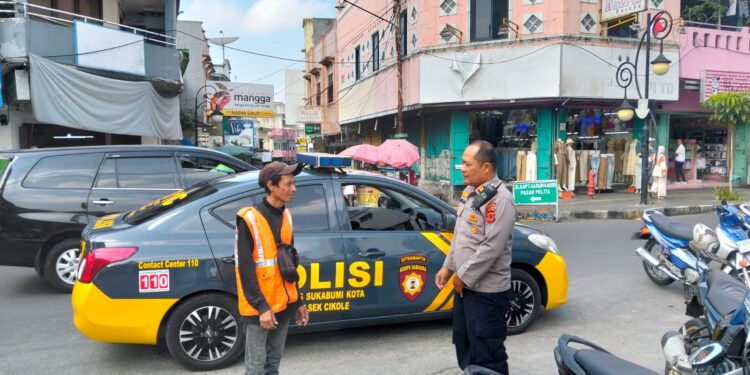 Panit Samapta Polsek Cikole Pimpin Patroli Wilayah dan Sambangi Petugas Parkir