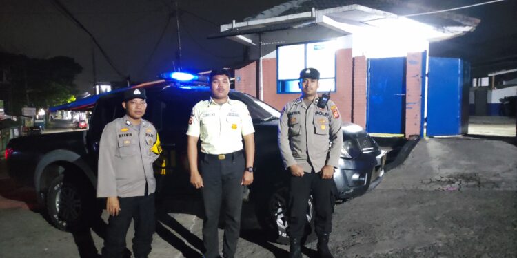 Patroli mobile rutin Polsek Kadudampit untuk mengantisipasi gangguan kamtibmas  di wilayah hukum polsek kadudampit