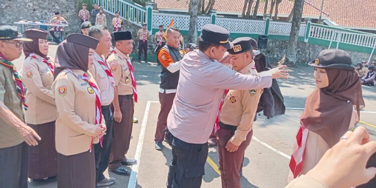 Kapolsek Sukalarang Hadiri Pelepasan Peserta Kontingen Pramuka Raimuna Nasional Ke XIV Tahun 2024