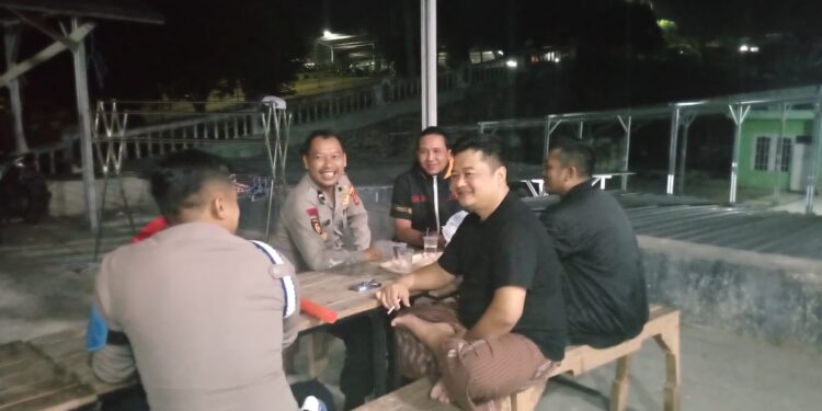 Ngobrol Bersama Masyarakat, Patroli Dialogis Malam Petugas Sampaikan Pesan Kamtibmas