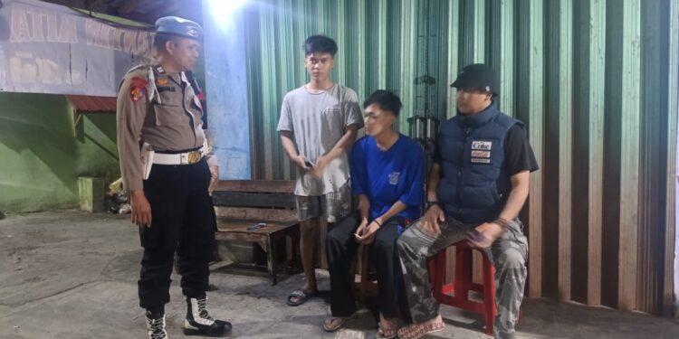Ciptakan Kamtibmas Kondusif, Polsek Kebonpedes Sambangi Warga Malam Hari