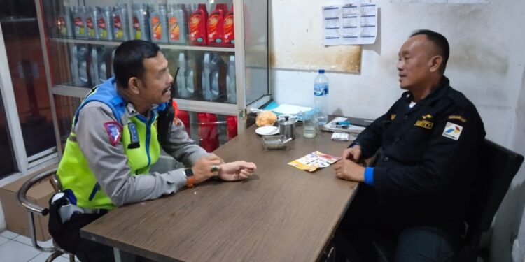 Polsek Cikole Laksanakan Giat Sambang Dengan Satpam SPBU
