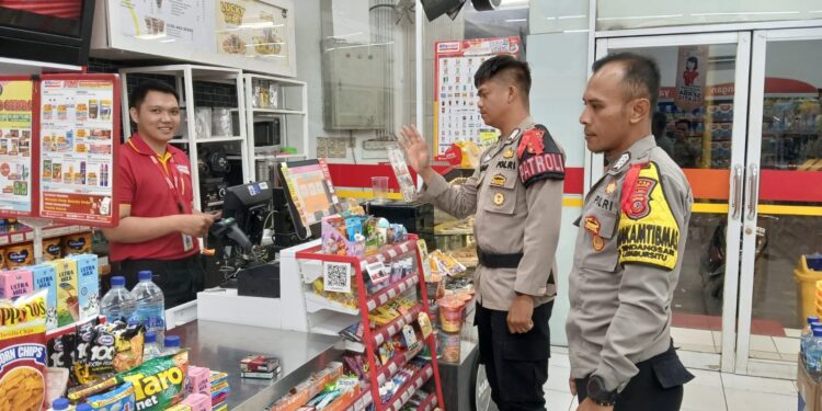 Patroli sambang Alfamart dan Indomart beri himbauan kamtibmas