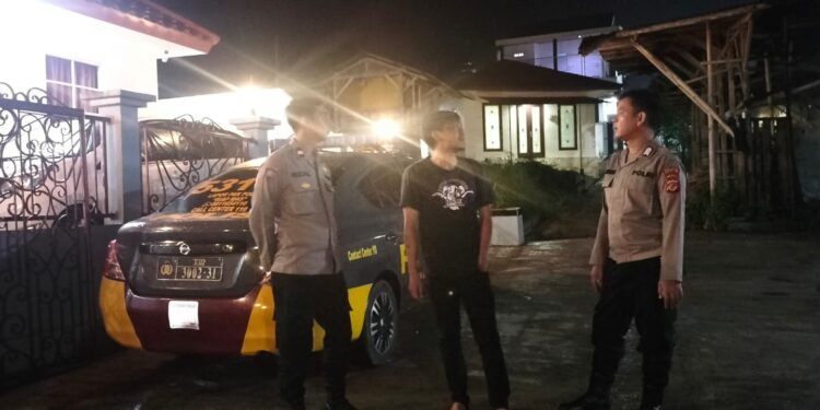 Ngobrol Bersama Masyarakat, Patroli Dialogis Malam Petugas Sampaikan Pesan Kamtibmas