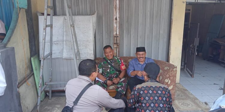 Bhabinkamtibmas Bersinergi dengan Babinsa Sambangi Warga Untuk Tingkatkan Harkamtibmas