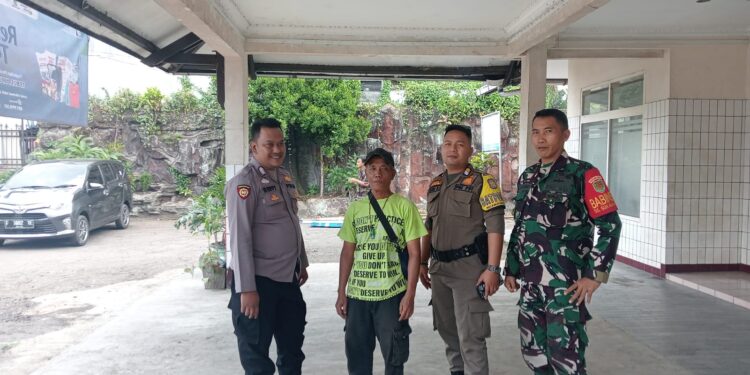 Berdialog Dengan Warga, Unit Samapta Polsek Cisaat   Dialogis Berikan Himbauan Kamtibmas