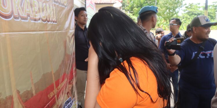 Selebgram Cantik Baru Keluar SMA Ditangkap Polisi. Ternyata Promosikan Situs Judol