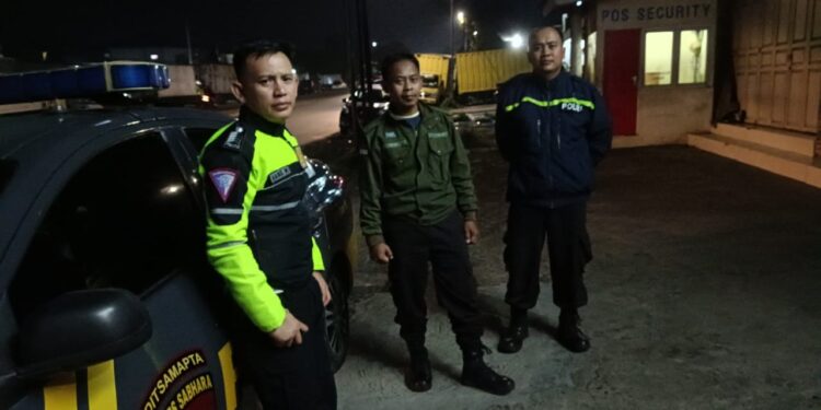 Patroli Malam, Unit Samapta Polsek Cisaat Tekan Kriminalitas dan Gangguan Kamtibmas