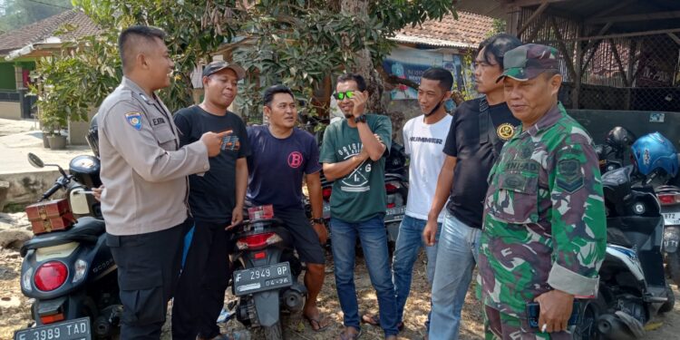 Polsek Gunungguruh Bersinergi dengan Babinsa Sambangi Warga Untuk Tingkatkan Harkamtibmas