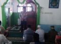 Jalin silaturahmi dengan warga,Kapolsek Cisaat melaksnakan salat Jum’at Keliling