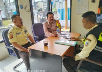 Giat bhabinkamtibmas Lembursitu sambangi security PLN