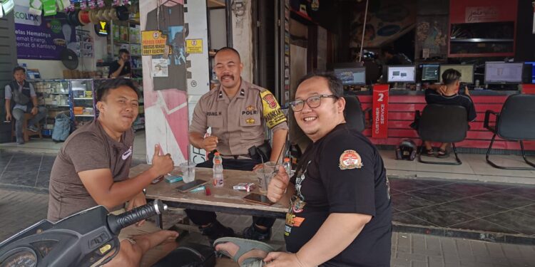 Datangi Warga Langsung, Babinkamtibmas Berikan Himbauan Gukamtibmas